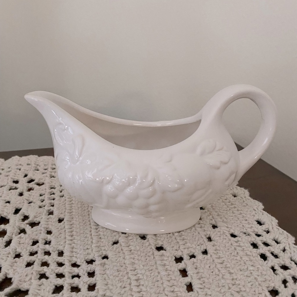 Tabletops Gallery Gravy Boat/Harvest Grape Embossed Ceramic